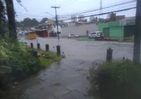 Salvador registra alagamentos após fortes chuvas nesta manhã