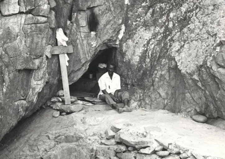 Imagem ilustrativa da imagem A TARDE Memória: gruta no bairro de Ondina reúne registros da Casa de Omolu e Obaluaê