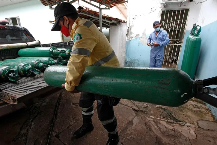 Os equipamentos vão atender pacientes internados em hospitais públicos de Manaus e cidades amazonenses | Foto: Marcio James | AFP