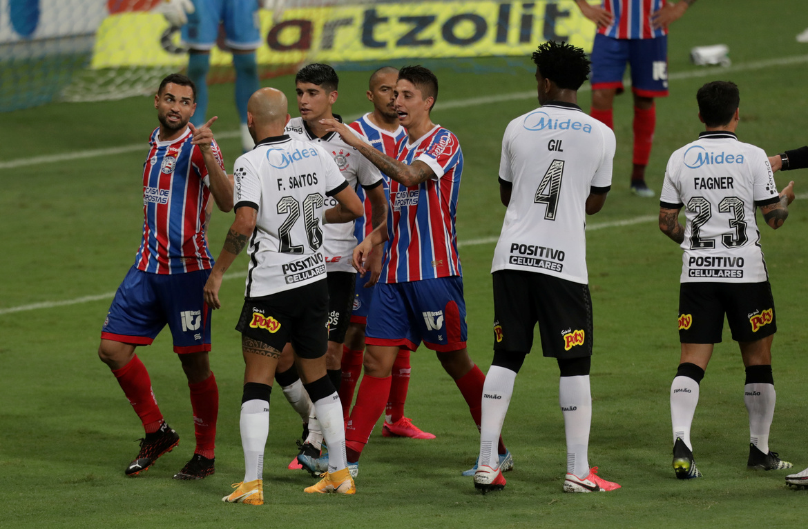 Bahia supera Corinthians na Fonte Nova e respira fora da zona da degola