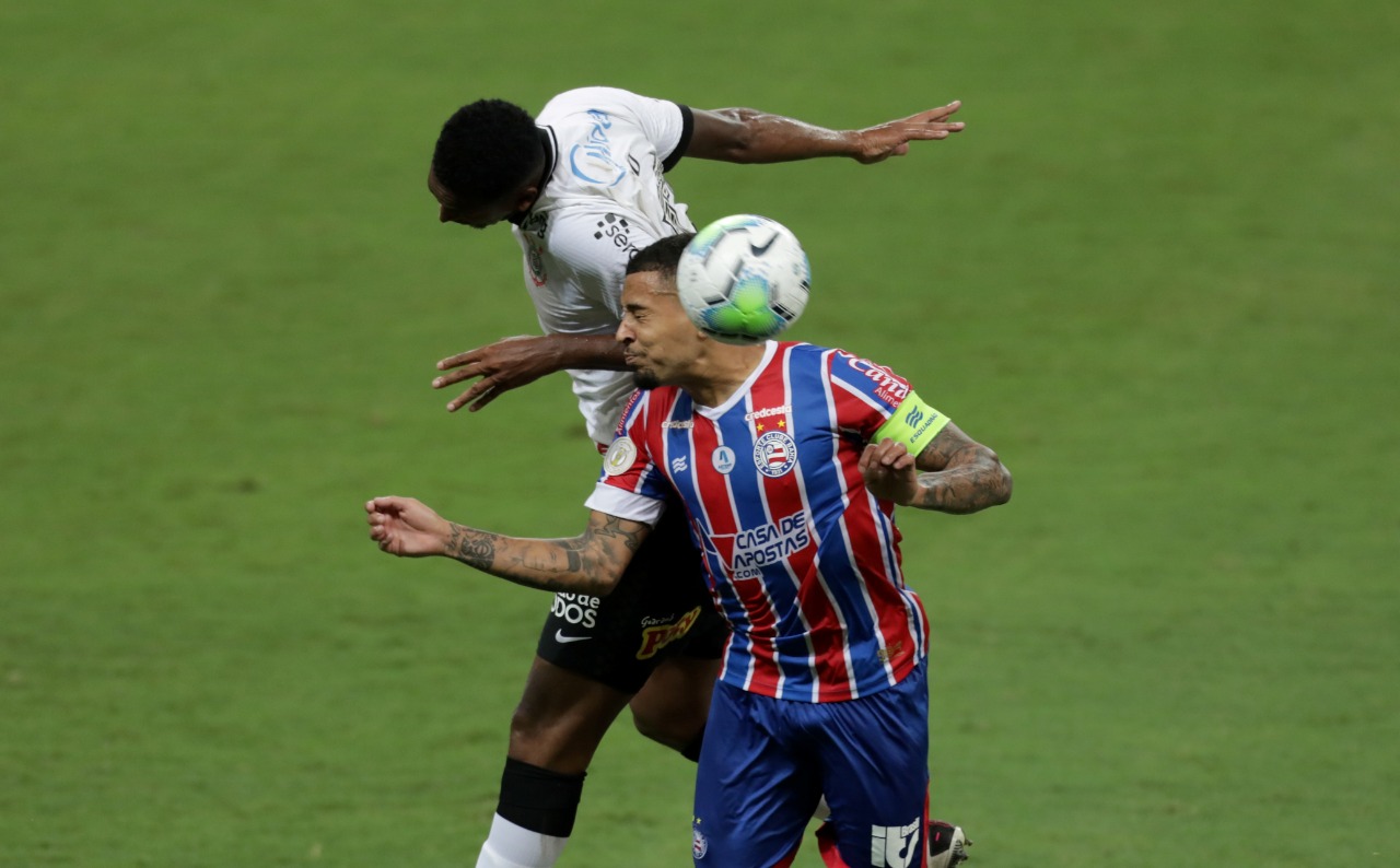 Bahia supera Corinthians na Fonte Nova e respira fora da zona da degola