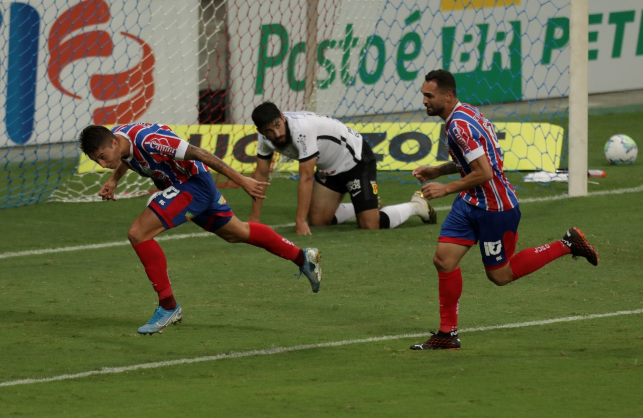 Bahia supera Corinthians na Fonte Nova e respira fora da zona da degola