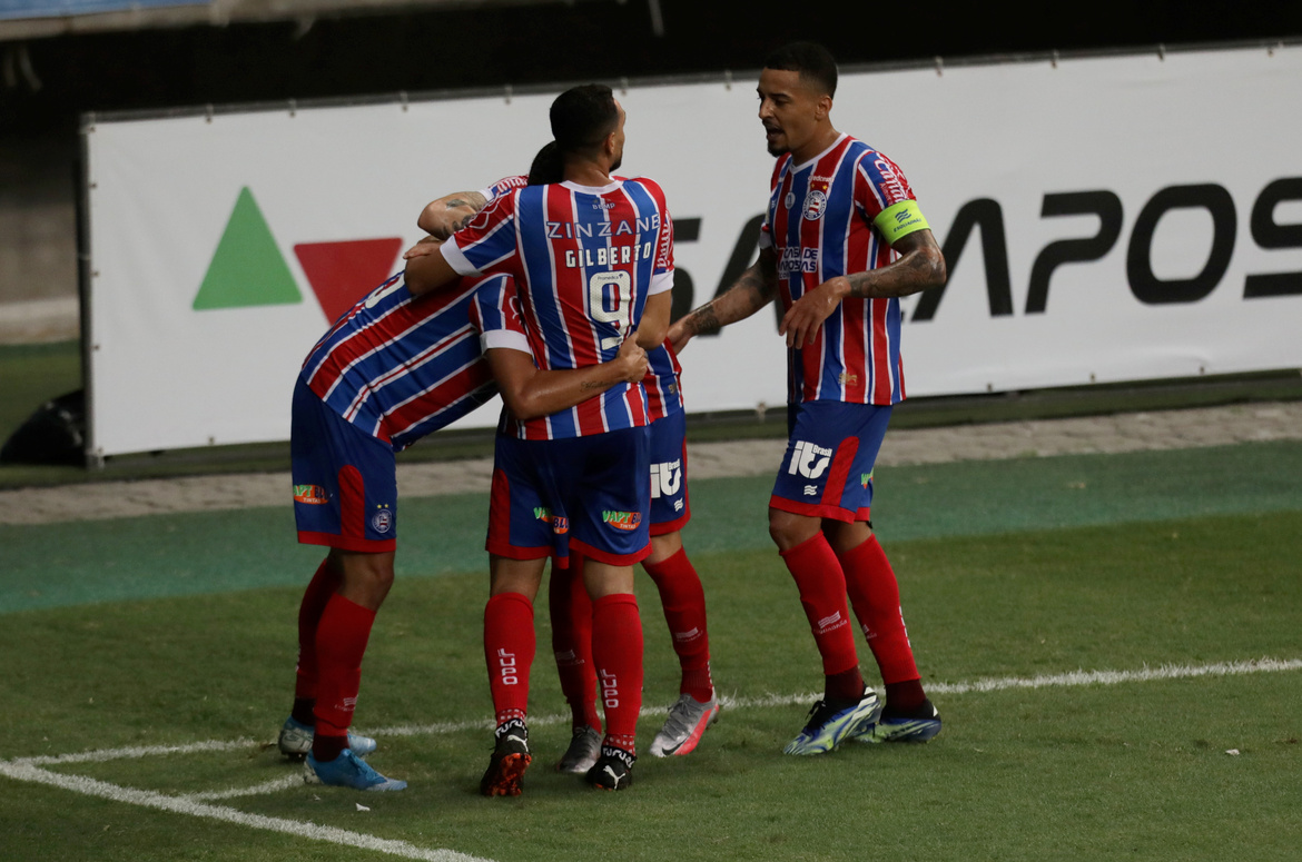 Bahia supera Corinthians na Fonte Nova e respira fora da zona da degola