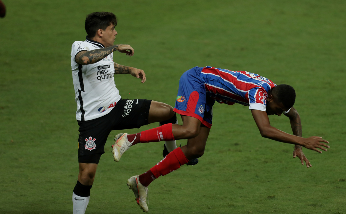 Bahia supera Corinthians na Fonte Nova e respira fora da zona da degola