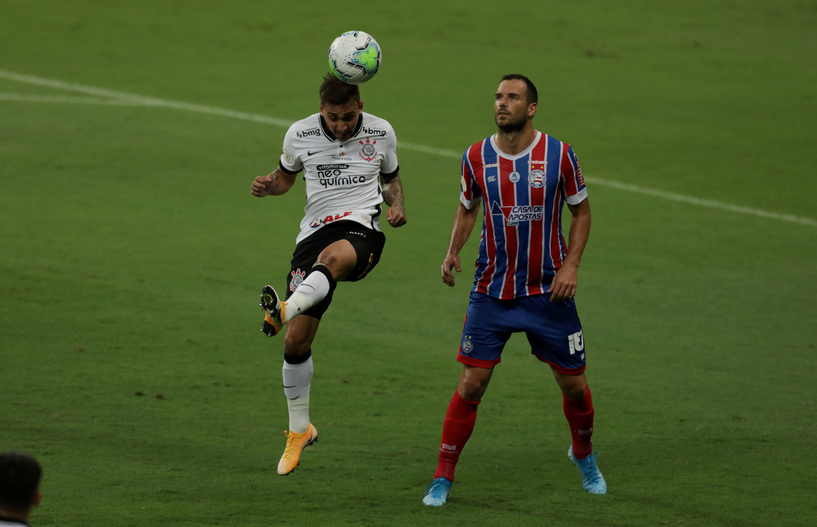 Bahia supera Corinthians na Fonte Nova e respira fora da zona da degola