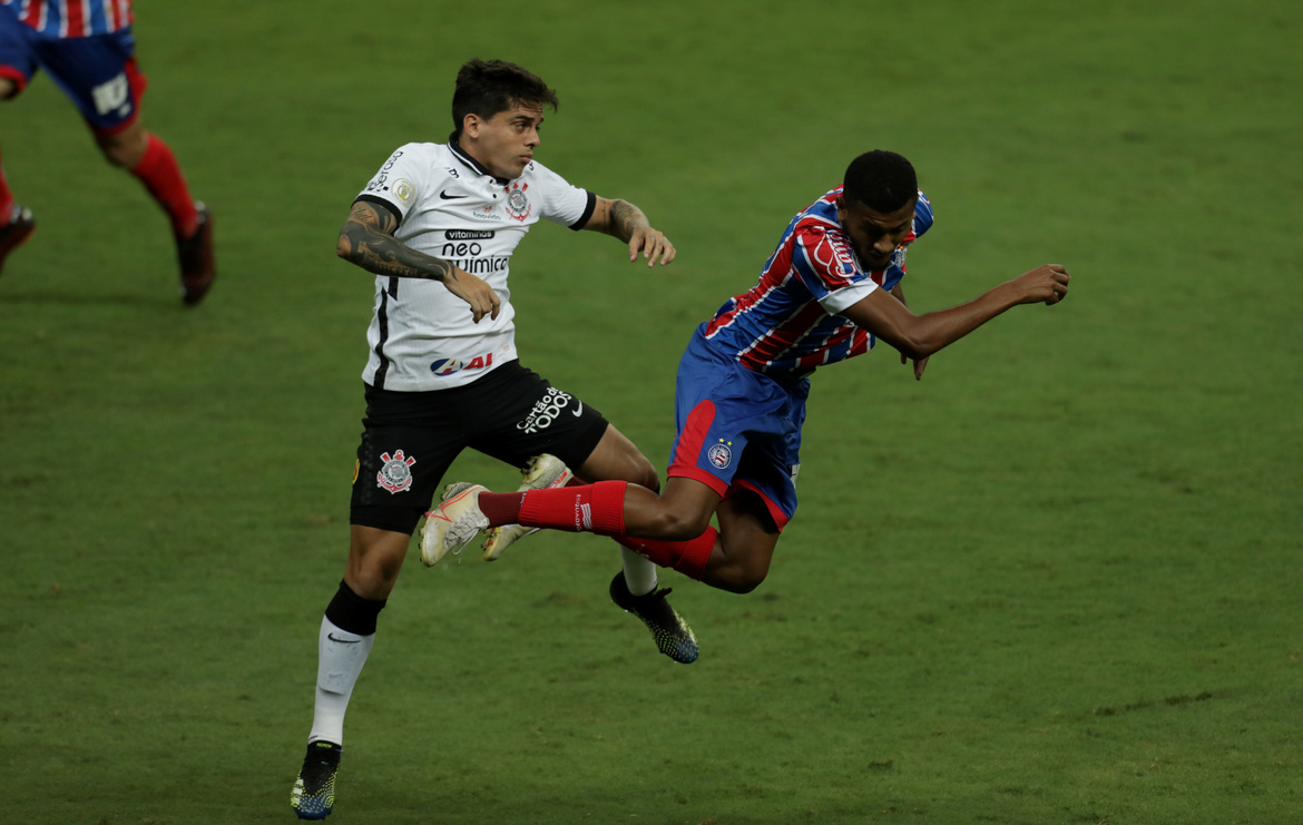 Bahia supera Corinthians na Fonte Nova e respira fora da zona da degola