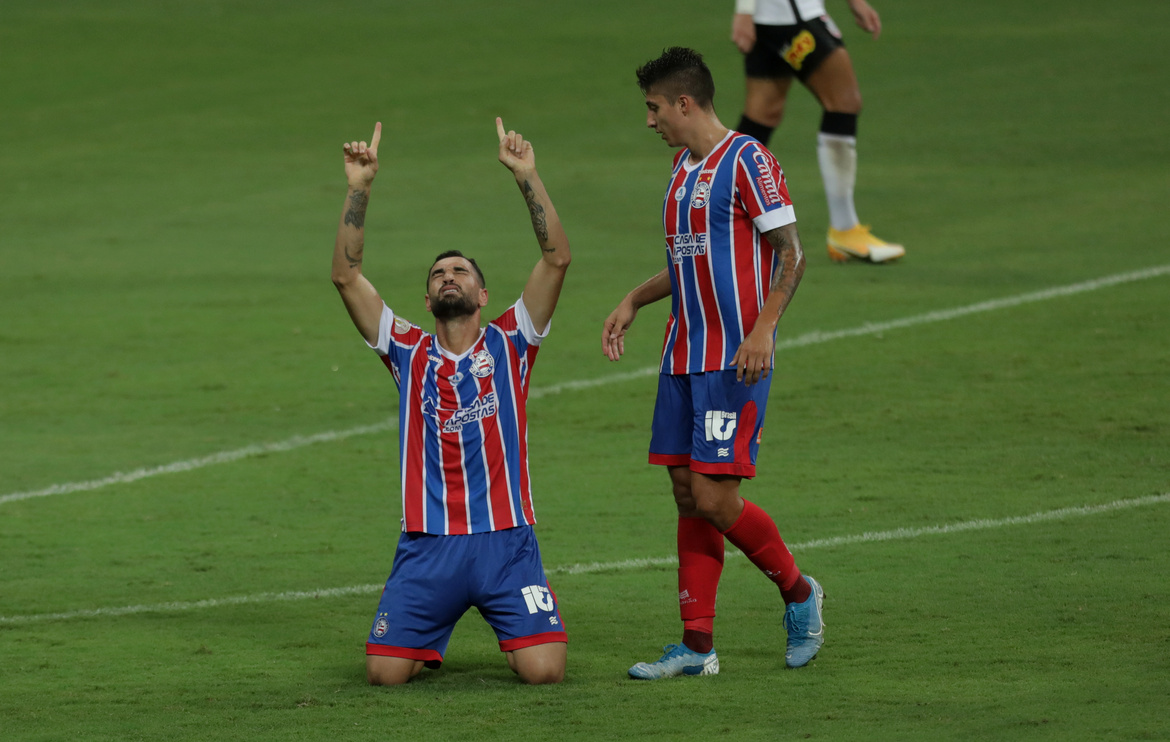 Bahia supera Corinthians na Fonte Nova e respira fora da zona da degola