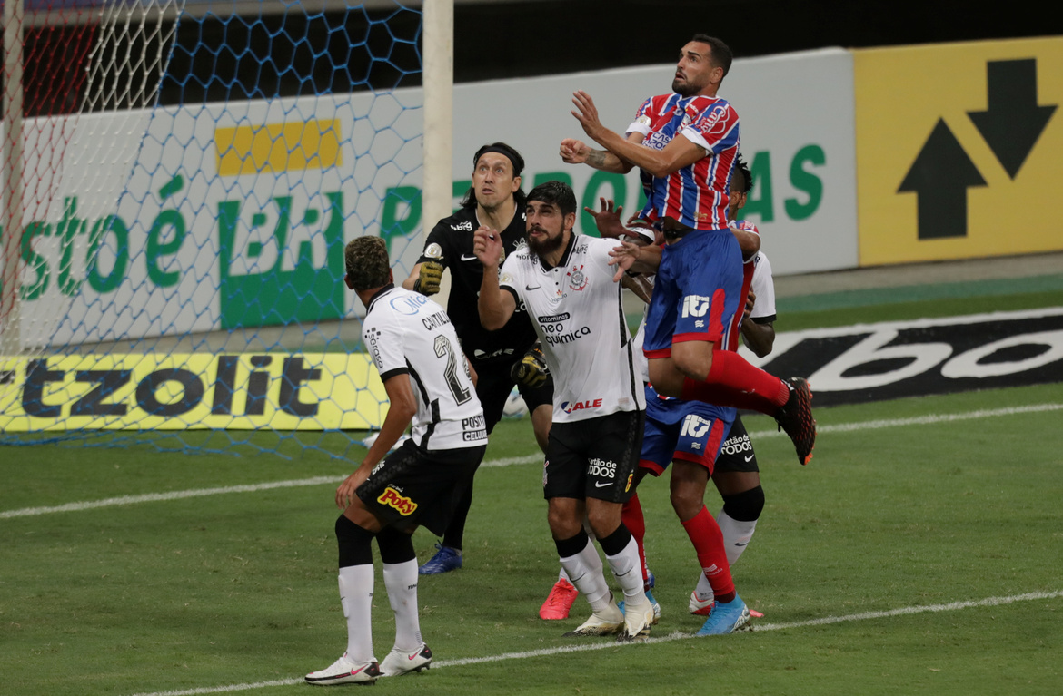 Bahia supera Corinthians na Fonte Nova e respira fora da zona da degola