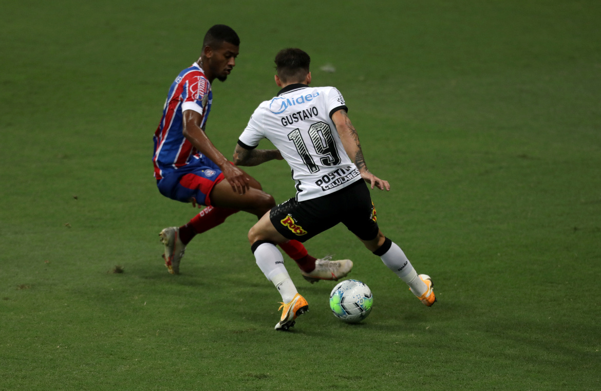 Bahia supera Corinthians na Fonte Nova e respira fora da zona da degola