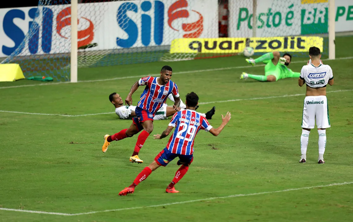 Mesmo com um a menos, Tricolor conseguiu passar à frente, mas sofreu a igualdade nos instantes finais | Foto: Adilton Venegeroles | Ag. A TARDE