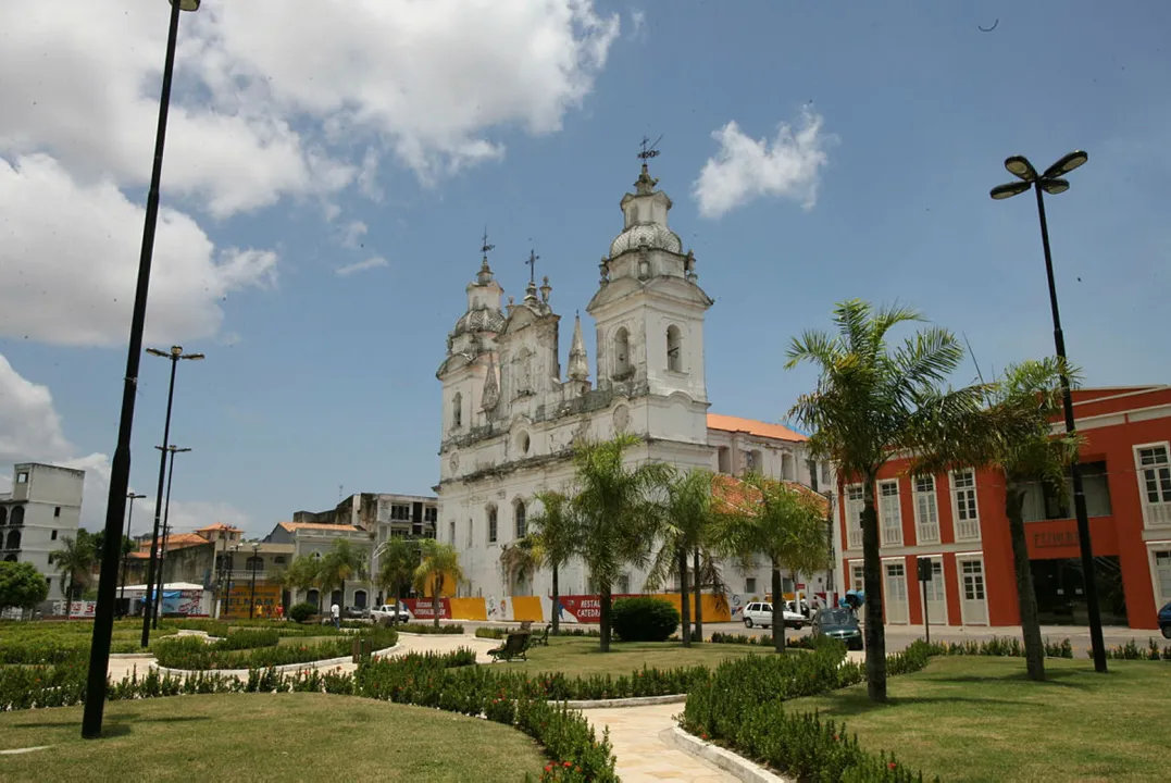 Catedral de Belém está distante da cidade violenta que o autor descortina na obra | Foto: Carlos Casaes | Ag. A TARDE | 23.09.2006