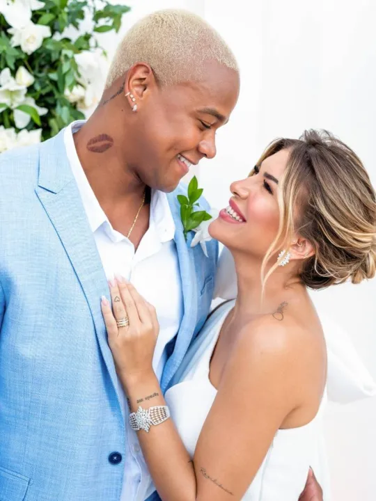 Casamento civil aconteceu na residência dos artistas