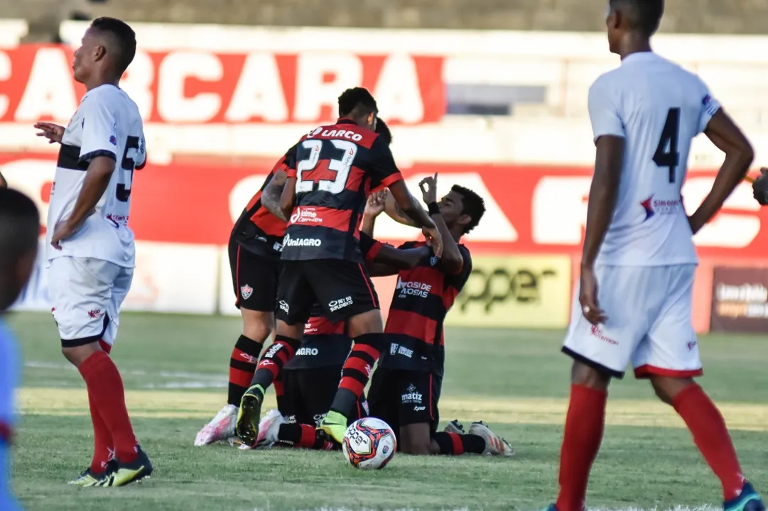Os atacante Hítalo e Soares marcaram seus primeiros gols com a camisa do Vitória na virada sobre o Carcará | Foto: Pietro Carpi | EC Vitória