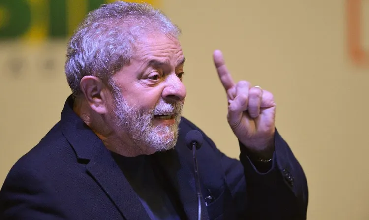 A troca de mensagens ocorreu no dia 5 de março de 2016, um dia depois de Lula ser conduzido coercitivamente para depor na Polícia Federal | Foto: Fabio Rodrigues Pozzebom | Agência Brasil
