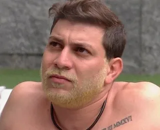 Após revelar perda de paladar, Caio levanta suspeita de Covid-19 no BBB