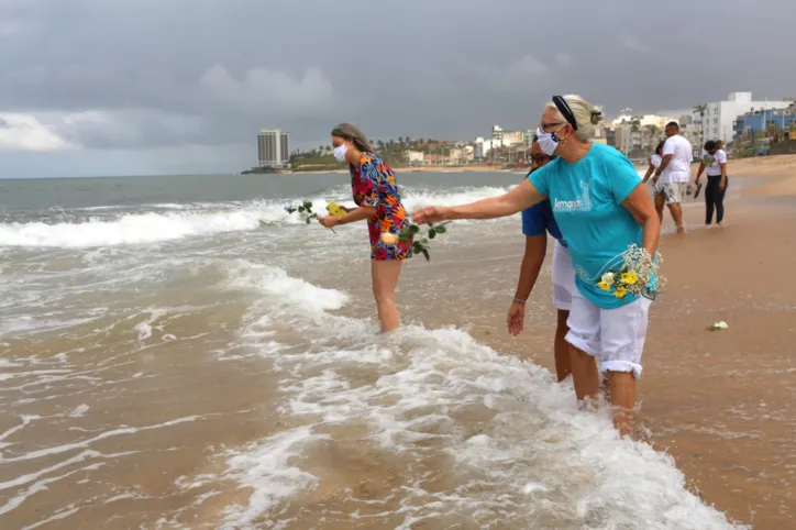 Festa de Iemanjá celebra tradição em novo formato e fieis acompanham de longe