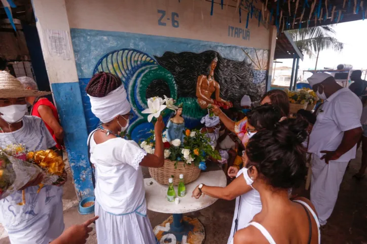 Festa de Iemanjá celebra tradição em novo formato e fieis acompanham de longe