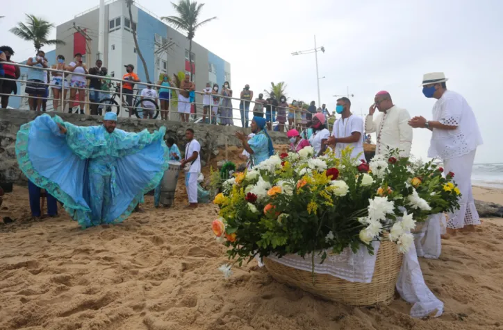 Festa de Iemanjá celebra tradição em novo formato e fieis acompanham de longe