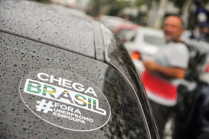 Motoristas de aplicativo em Salvador protestam contra tarifas promocionais