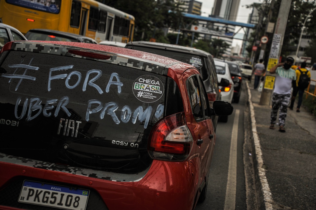 Motoristas de aplicativo em Salvador protestam contra tarifas promocionais