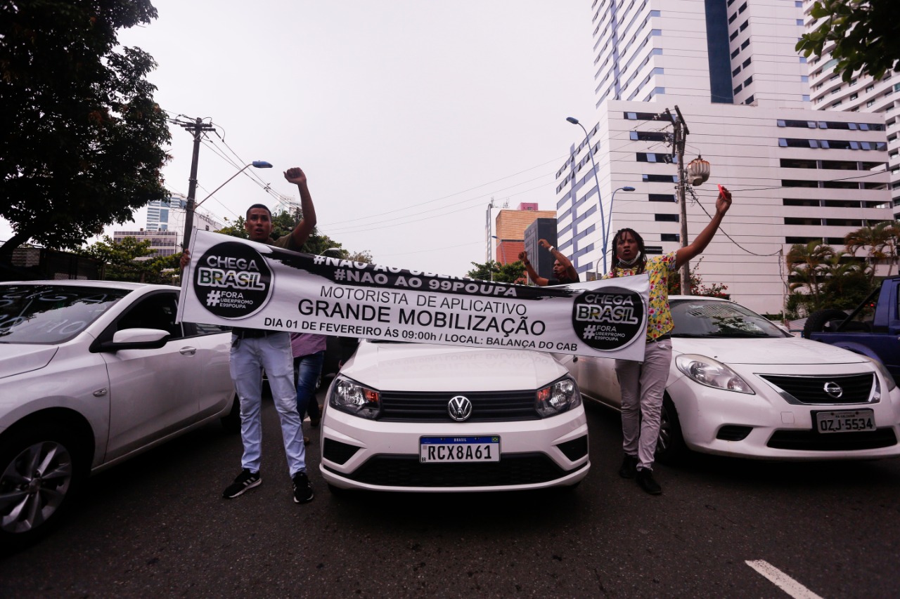 Motoristas de aplicativo em Salvador protestam contra tarifas promocionais