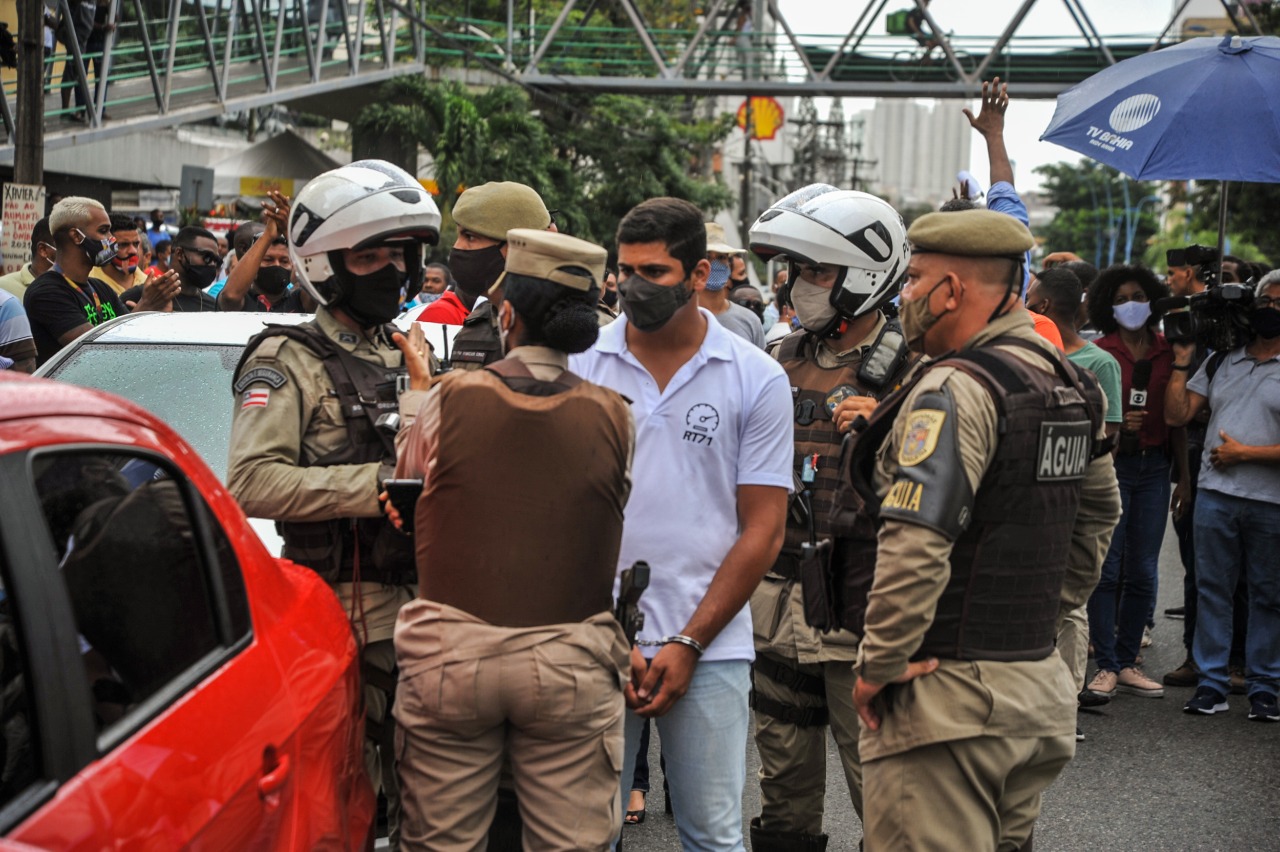 Motoristas de aplicativo em Salvador protestam contra tarifas promocionais