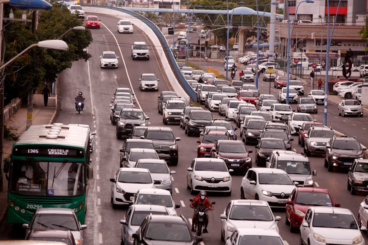 Motoristas de aplicativo em Salvador protestam contra tarifas promocionais