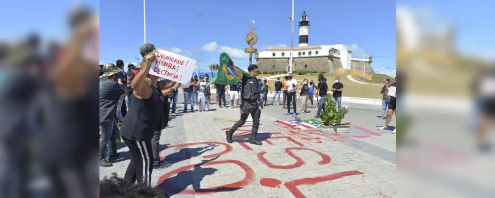 Policiais promovem manifestação no Foral da Barra pela morte de Wesley  Soares - BAHIA NO AR