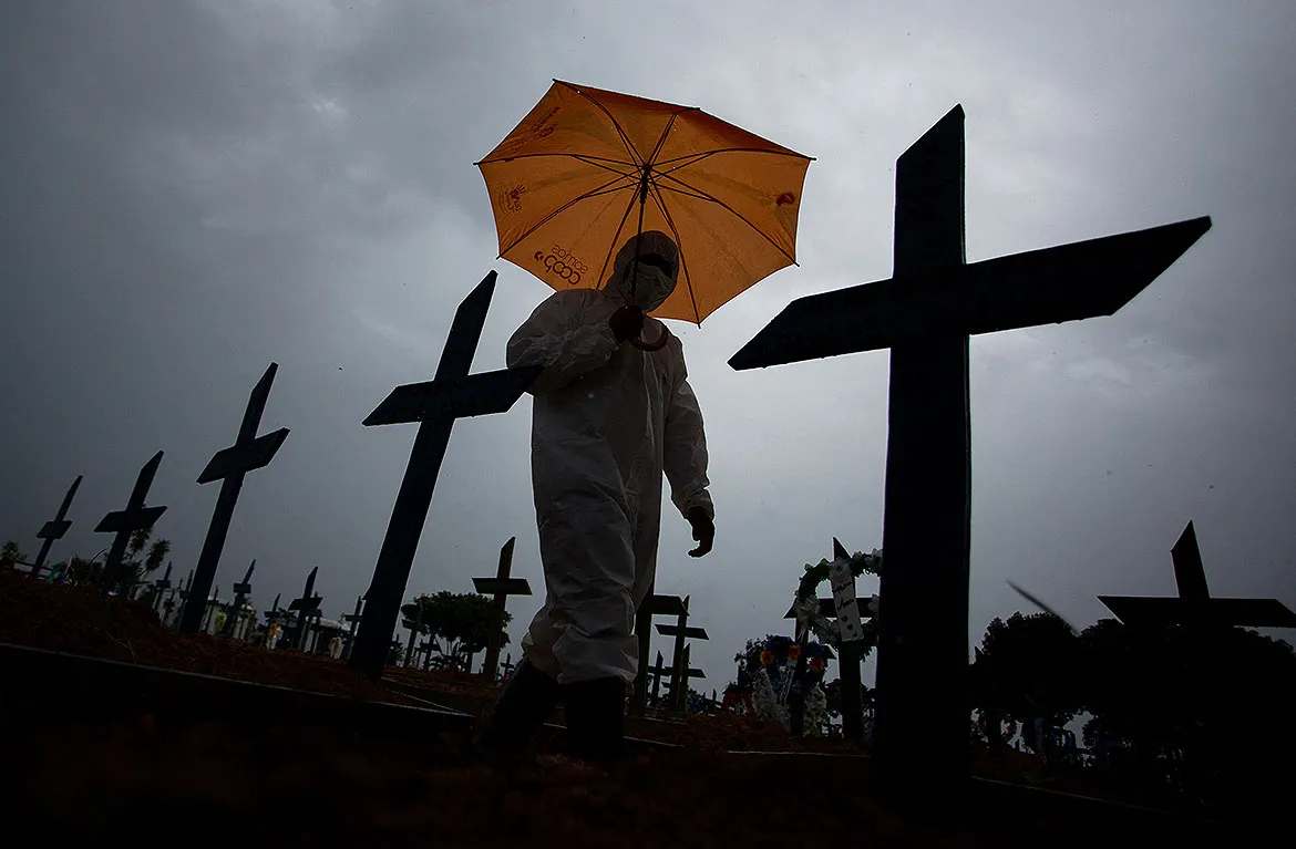 Nas últimas 24h, foram 30.872 casos e 894 mortes | Foto: Michael Dantas | AFP