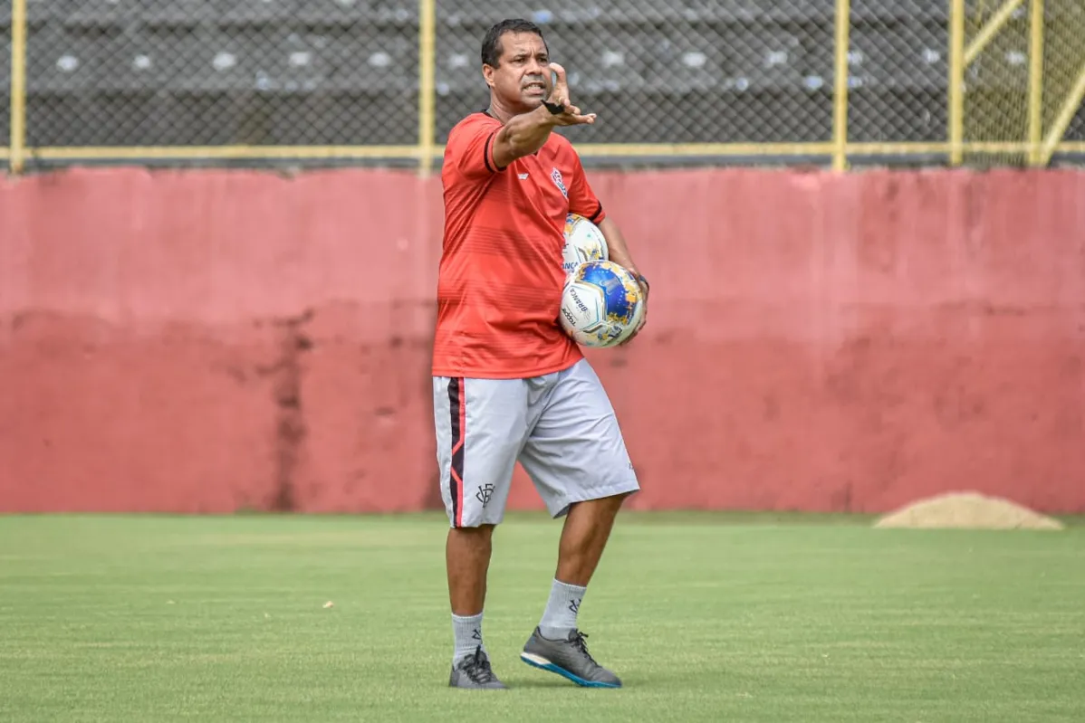 O treinador do Leão ainda deve começar com Ruan Nascimento como meia | Foto: Pietro Carpi | EC Vitória