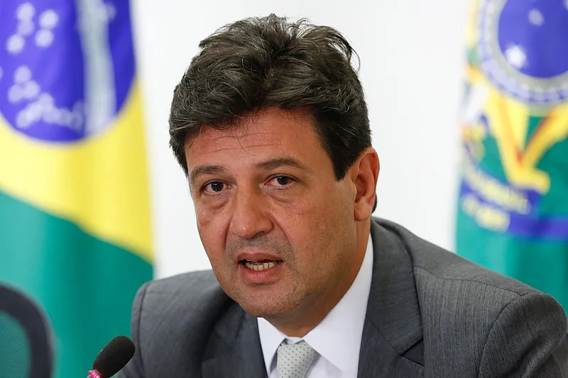 "Mais postos de saúde, menos postos Ipiranga", disparou o primeiro ministro da Saúde do governo Bolsonaro sobre o ex-colega