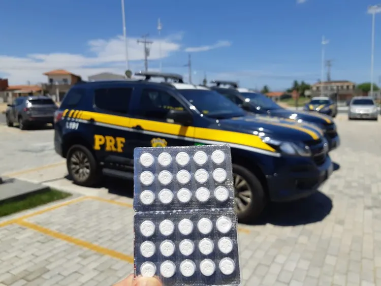 . Cada cartela com 15 comprimidos é vendido no mercado informal por cerca de 35 reais | Foto: Divulgação | PRF