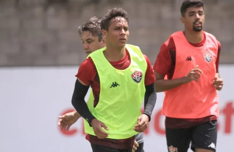 Revelado na base do Leão, Gabriel (verde), deve desfalcar Leão na temporada | Foto: Letícia Martins | E.C.Vitória