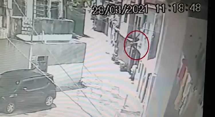 Para fugir dos assassinos, vítima se jogou de uma altura de aproximadamente 3 metros | Foto: Reprodução