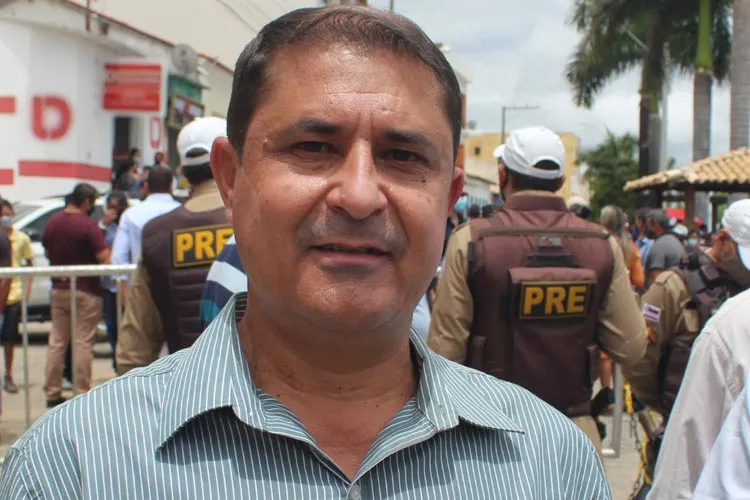 A Promotoria recomenda que sejam anuladas as contratações temporárias de pessoas ligadas ao prefeito Beto de Preto Neto, entre outros gestores.