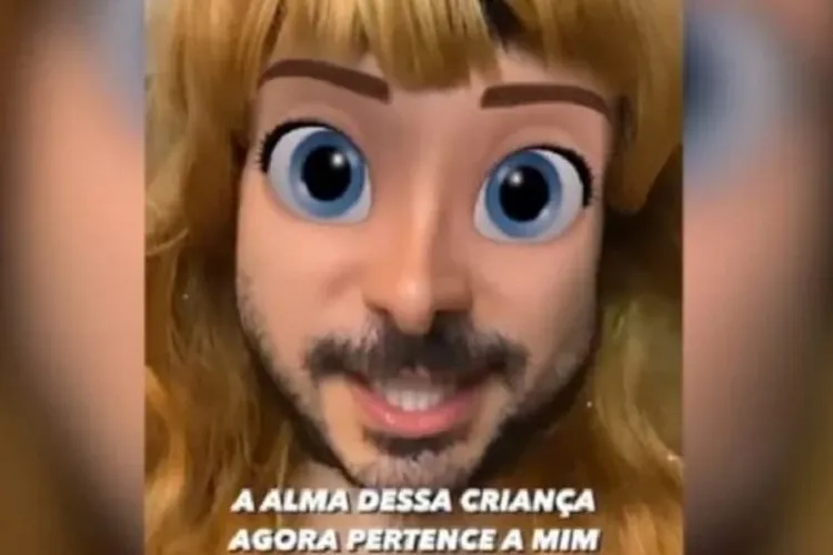 Deputado pediu ao Ministério Público Federal a retirada imediata do perfil do youtuber das redes sociais