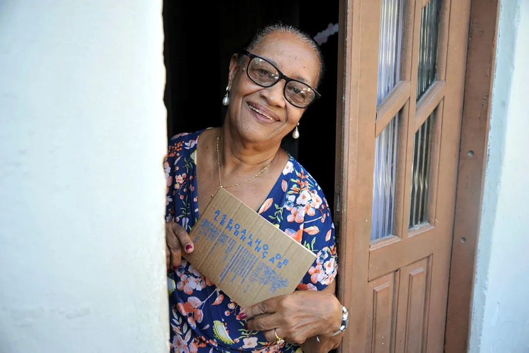 “Nunca pensei que participaria de um livro”, diz Maria Lindalva | Foto: Felipe Iruatã | Ag. A TARDE