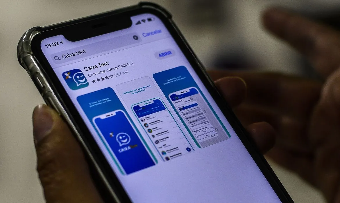 Procedimento pode ser feito totalmente pelo celular I Foto: Agência Brasil