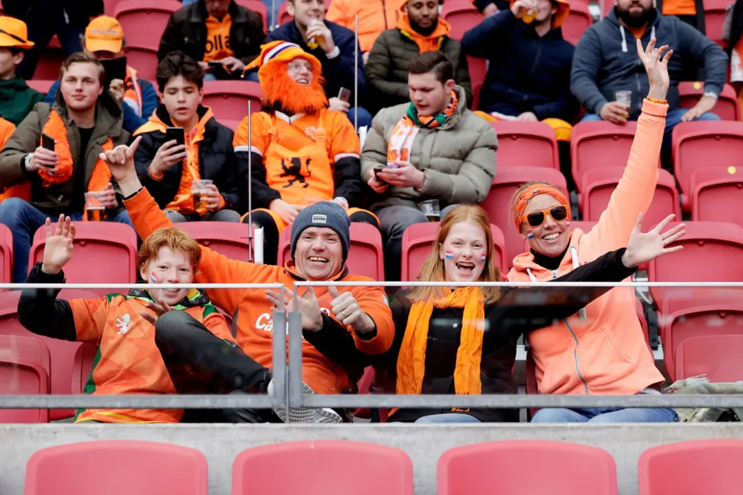 Torcida holandesa pode acompanhar partida na arquibancada | Foto: Reprodução | OnsOranje | Twitter