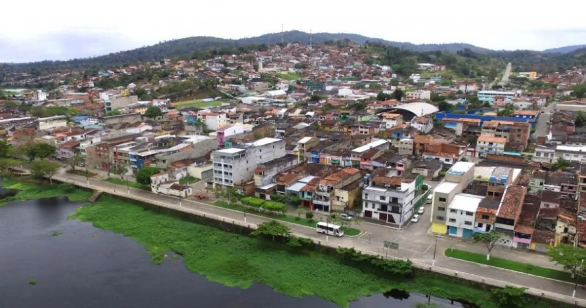 Os manifestantes são contra o fechamento das atividades não essenciais que seguem suspensas até as 5h desta quarta-feira (3).