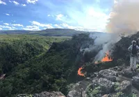 Força Tarefa tenta combater incêndio em localidade de Lençois na Chapada Diamantina