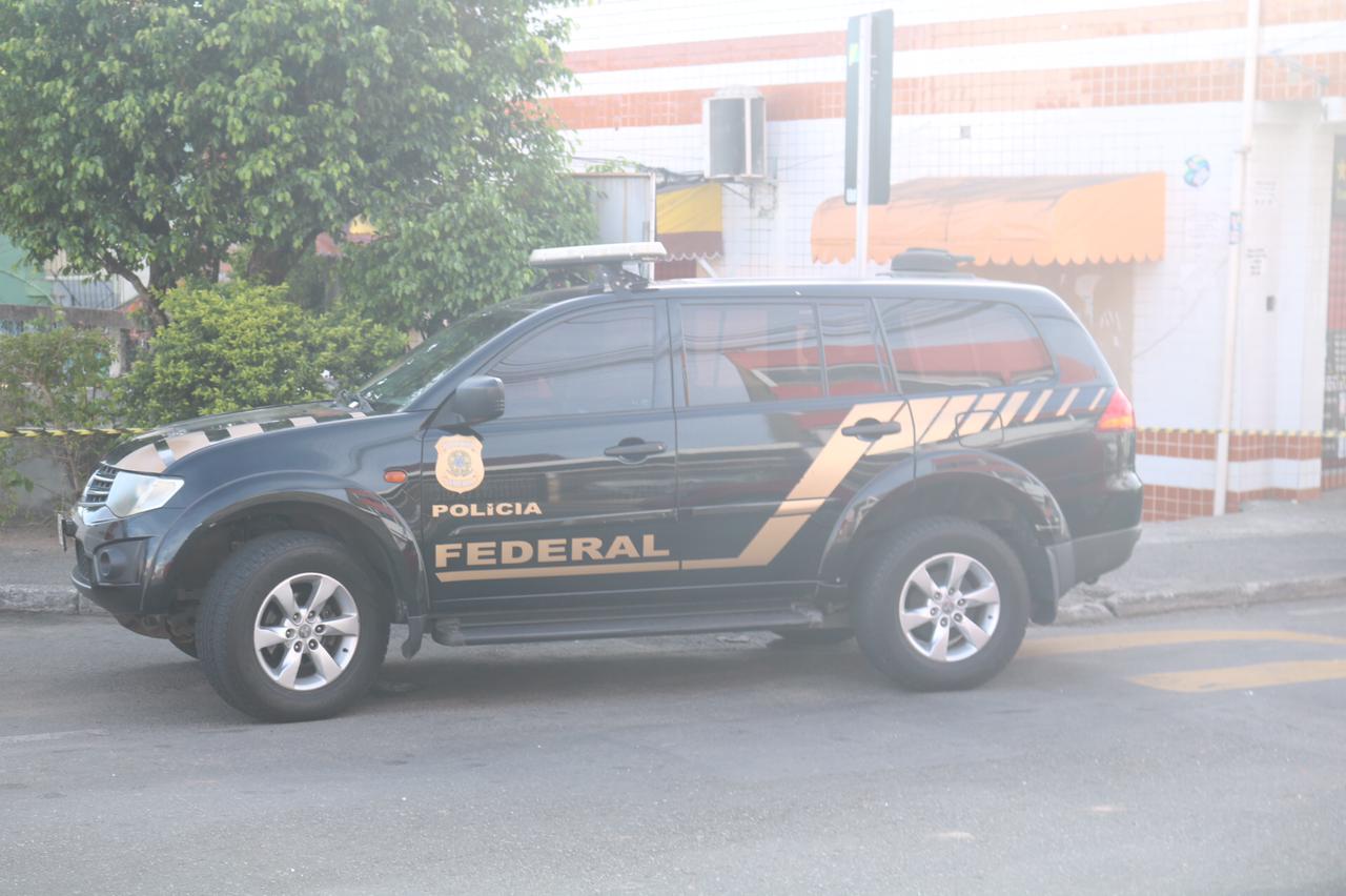 Bandidos explodem agência bancária no bairro de Cajazeiras 10