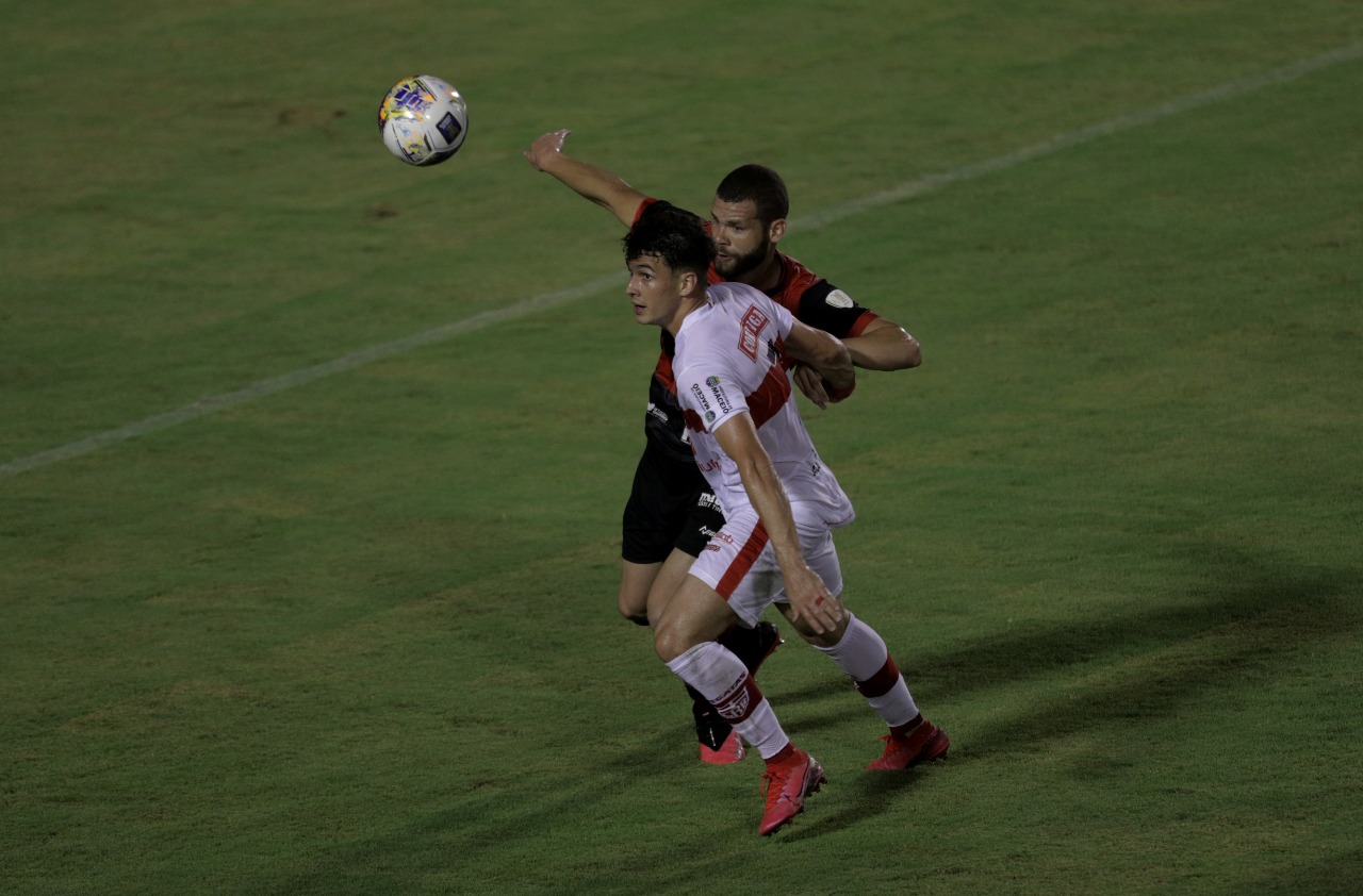 Vitória tropeça em casa e fica no empate com o CRB pelo Nordestão