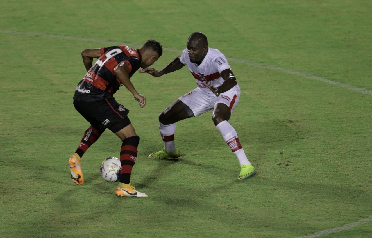 Vitória tropeça em casa e fica no empate com o CRB pelo Nordestão