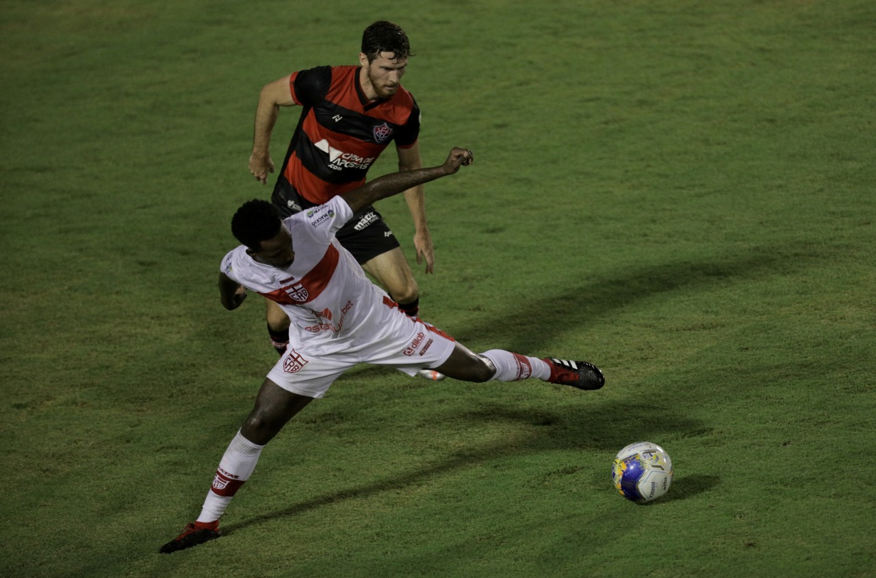 Vitória tropeça em casa e fica no empate com o CRB pelo Nordestão
