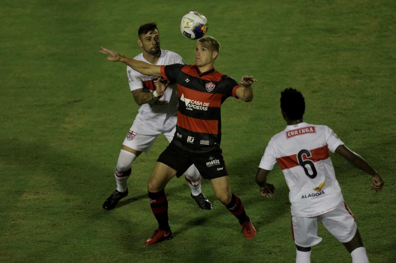 Vitória tropeça em casa e fica no empate com o CRB pelo Nordestão
