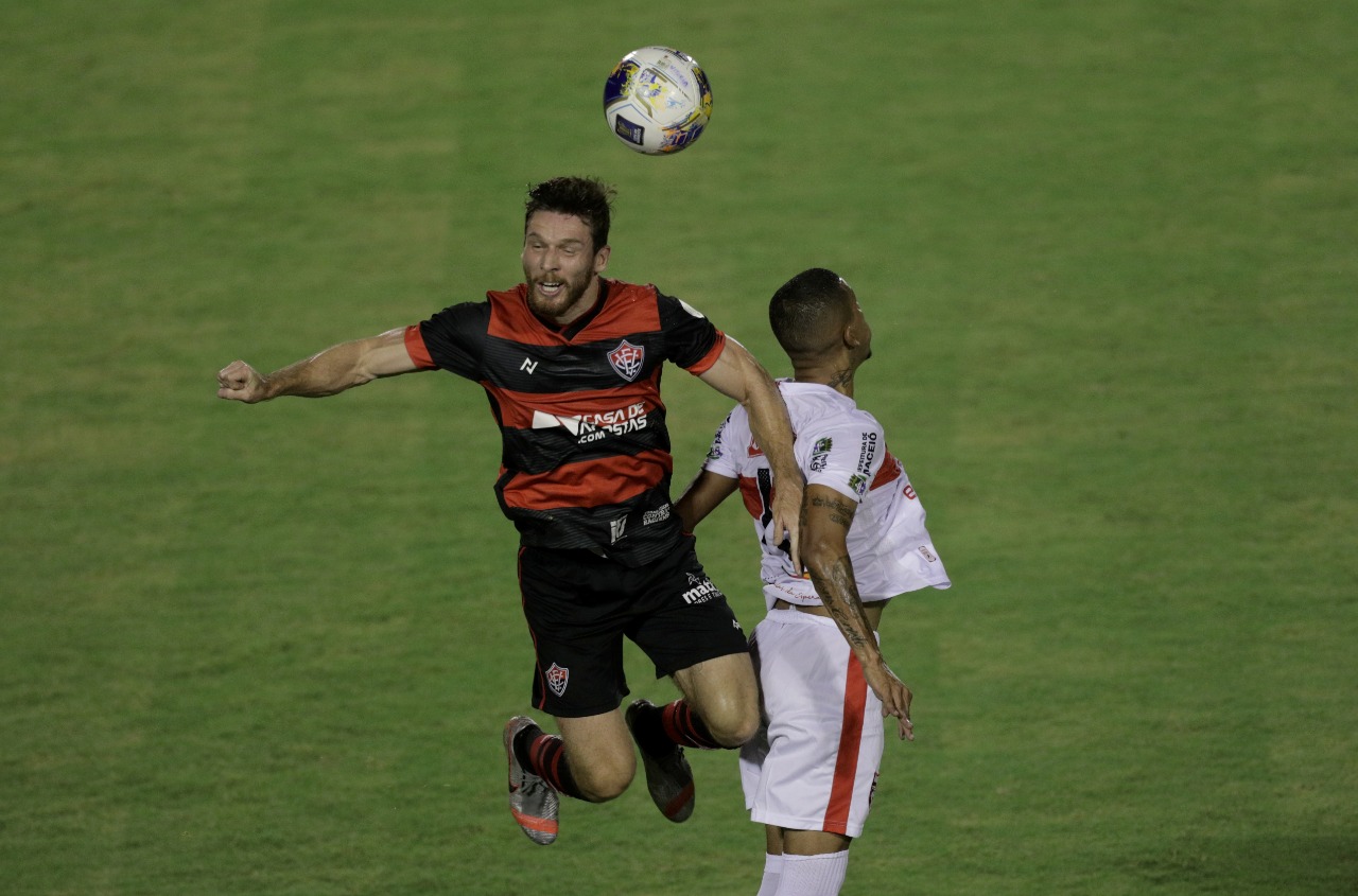 Vitória tropeça em casa e fica no empate com o CRB pelo Nordestão