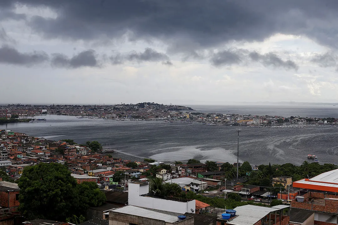 As chuvas foram causadas por zona de convergência do Atlântico Sul e frente fria | Foto: Adilton Venegeroles | Ag. A TARDE