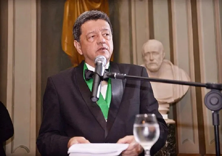 Dr. Jorge Pereira é professor da Faculdade de Medicina da Universidade Federal da Bahia, membro da Academia de Medicina da Bahia e presidente da Sociedade de Pneumologia da Bahia