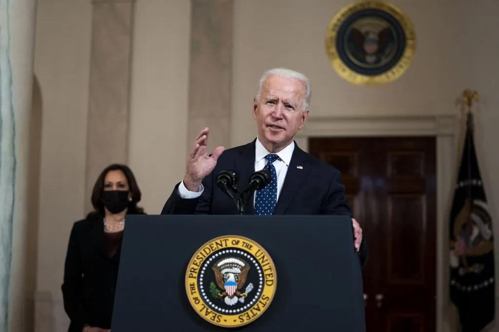 Presidente concedeu entrevista coletiva, ao lado da vice, Kamala Harris | Foto: Getty Images via AFP